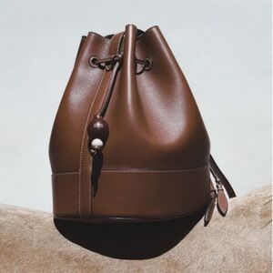 Hunting Season Extra Large Drawstring in Nappa in Cognac